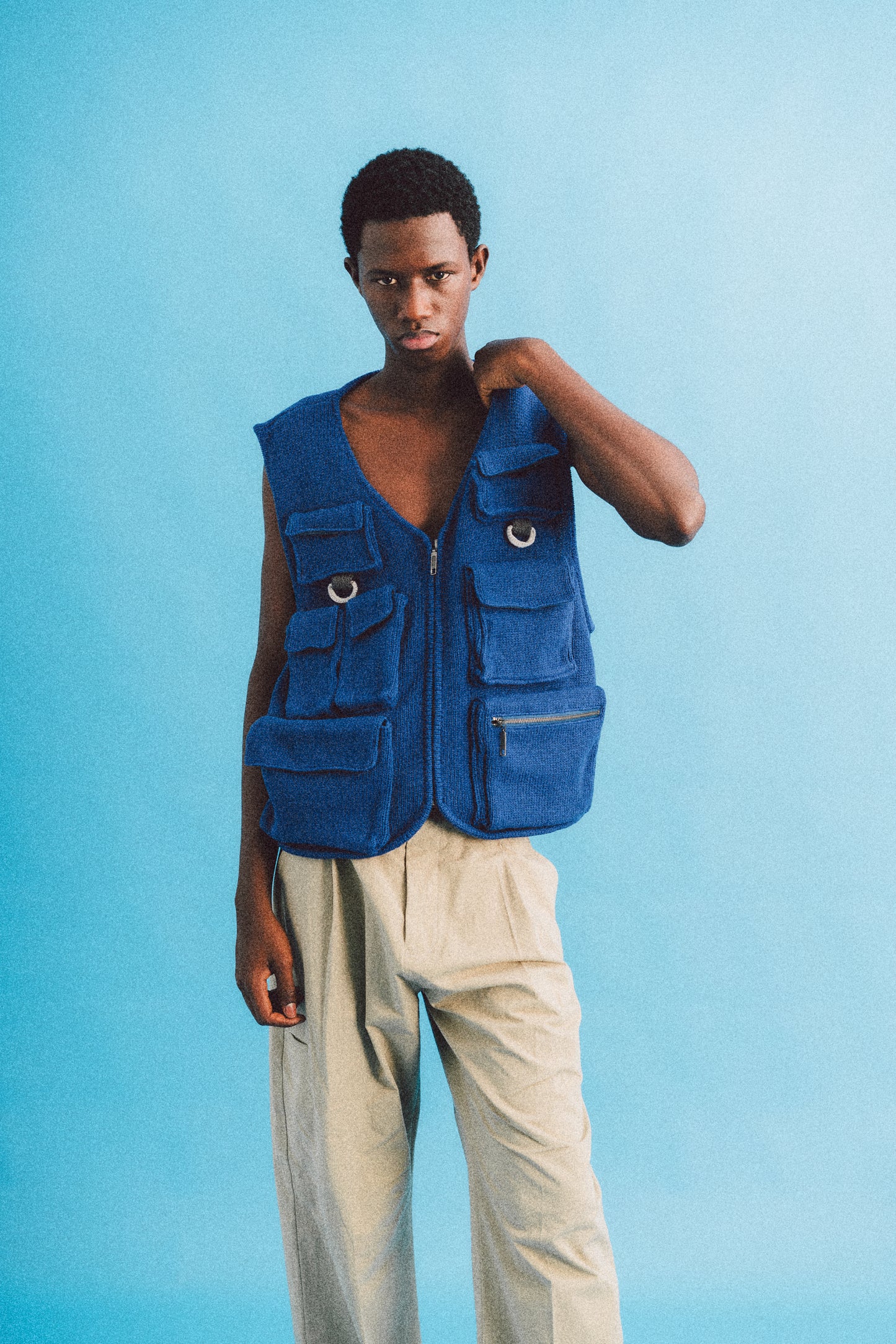 KNITTED FISSHING VEST (BLUE)