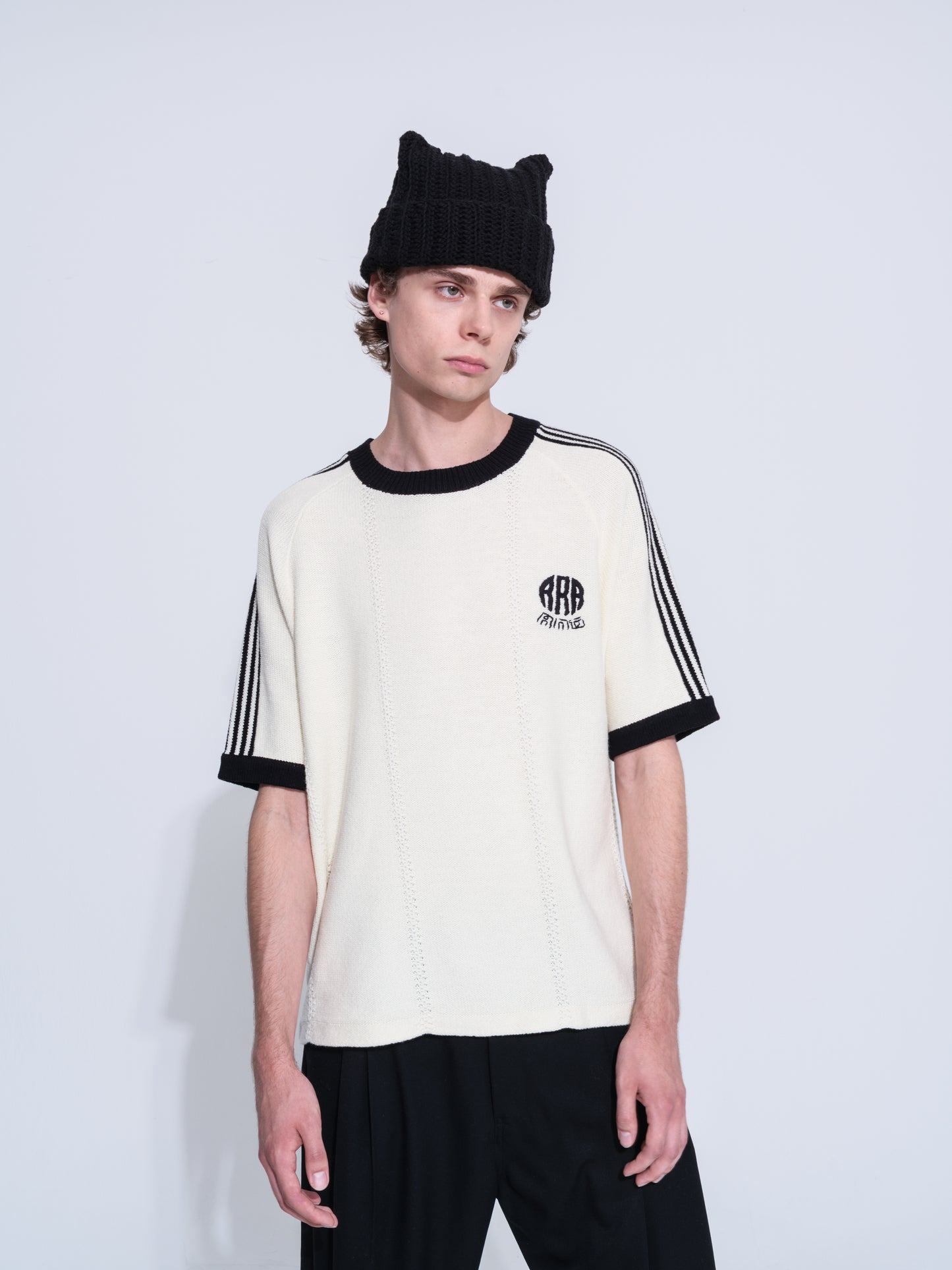 KNITTED TRAINING T-SHIRT (OFF WHITE)