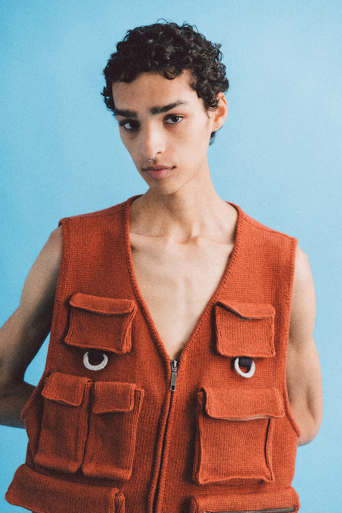KNITTED FISSHING VEST (TERRACOTTA)