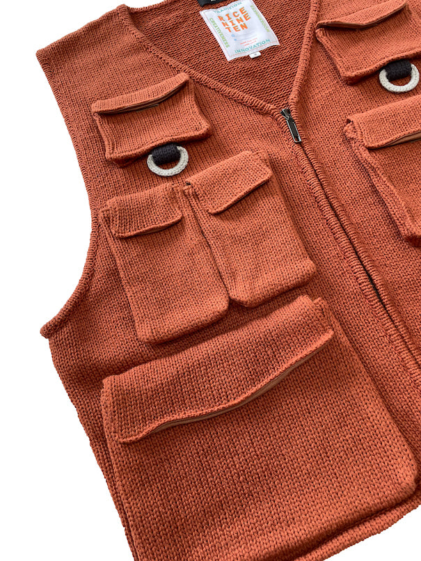 KNITTED FISSHING VEST (TERRACOTTA)