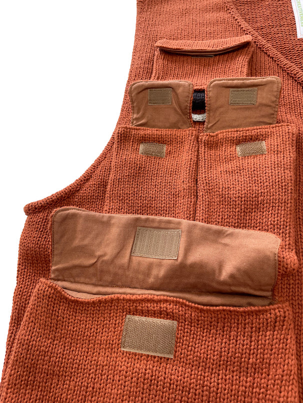 KNITTED FISSHING VEST (TERRACOTTA)