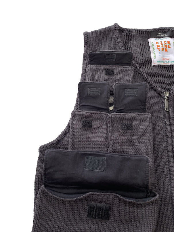 KNITTED FISSHING VEST (FADED BLACK)