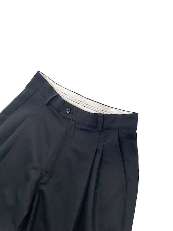 THREE QUARTER CHINOS 2TUCK TROUSERS (BLACK)
